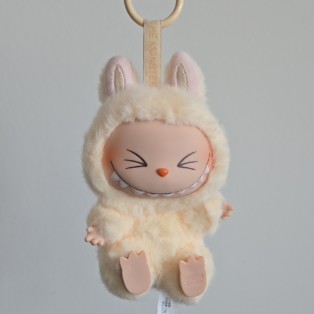 VIRAL POP MART LABUBU V2 SISI